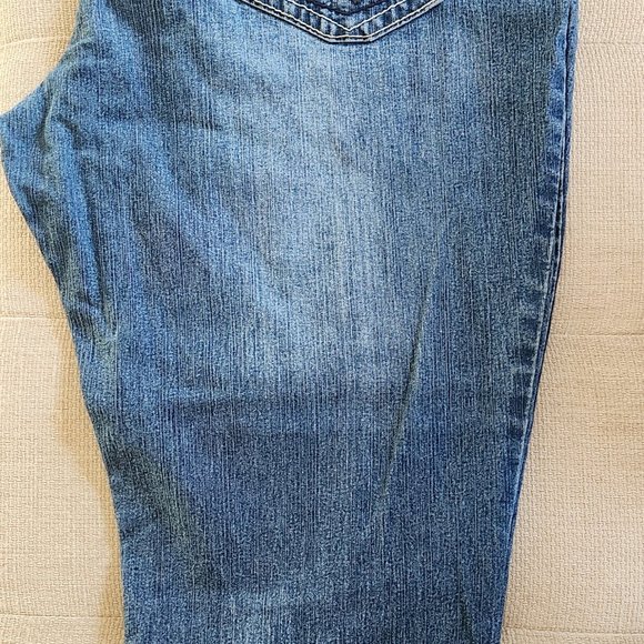 Angel capris - Picture 2 of 2